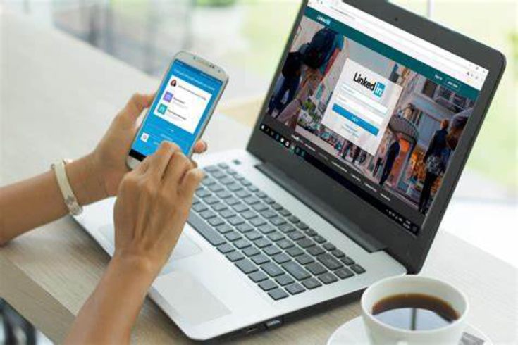 Ilustrasi profil LinkedIn profesional dengan sertifikasi BNSP
